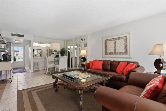 1086 Forest Lakes DR 106, Naples, FL 34105