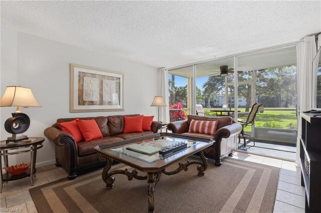 1086 Forest Lakes DR 106, Naples, FL 34105