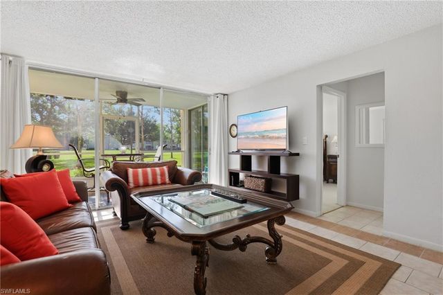 1086 Forest Lakes DR 106, Naples, FL 34105