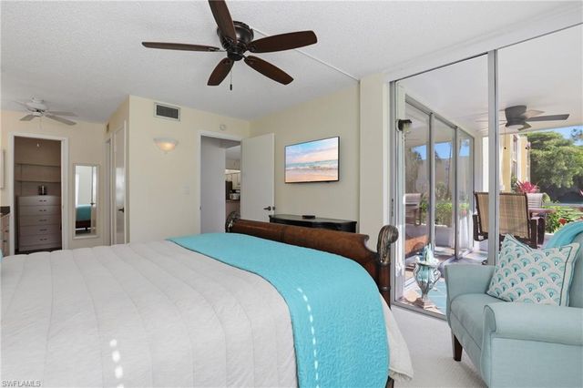 1086 Forest Lakes DR 106, Naples, FL 34105