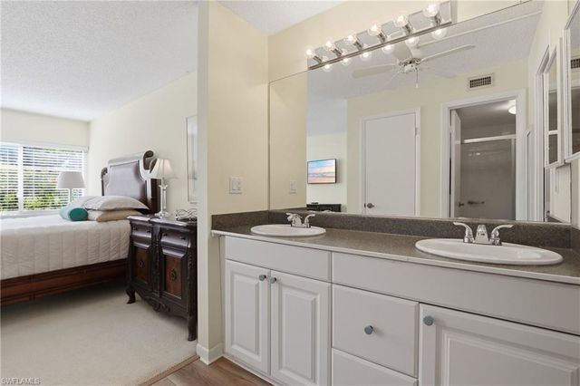1086 Forest Lakes DR 106, Naples, FL 34105
