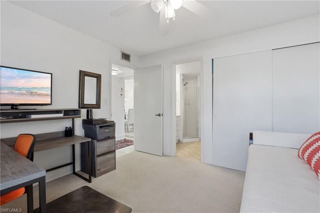 1086 Forest Lakes DR 106, Naples, FL 34105
