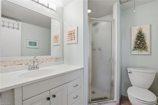 1086 Forest Lakes DR 106, Naples, FL 34105