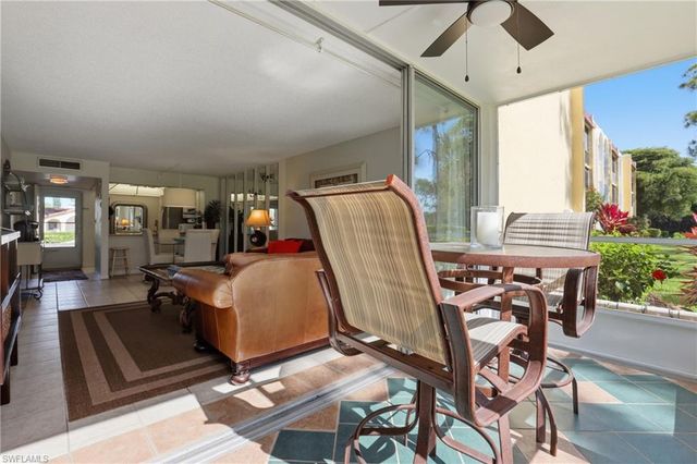1086 Forest Lakes DR 106, Naples, FL 34105