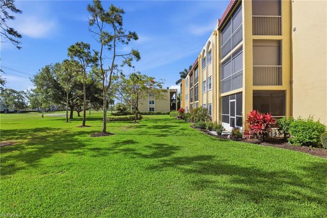 1086 Forest Lakes DR 106, Naples, FL 34105