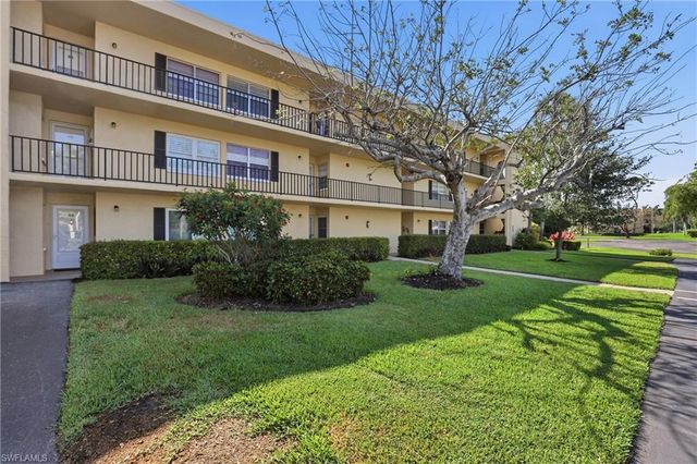 1086 Forest Lakes DR 106, Naples, FL 34105