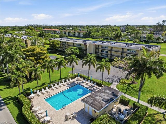 1086 Forest Lakes DR 106, Naples, FL 34105