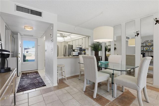 1086 Forest Lakes DR 106, Naples, FL 34105