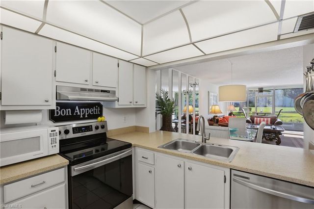 1086 Forest Lakes DR 106, Naples, FL 34105