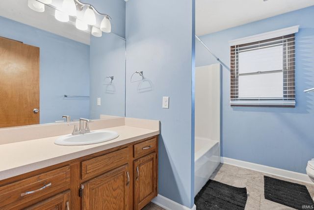 806 Lydia Drive, Warsaw, IN 46582