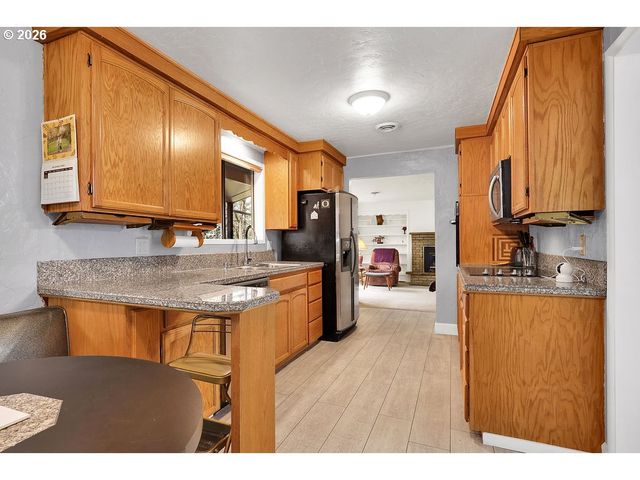 85183 CHEZEM Rd, Eugene, OR 97405