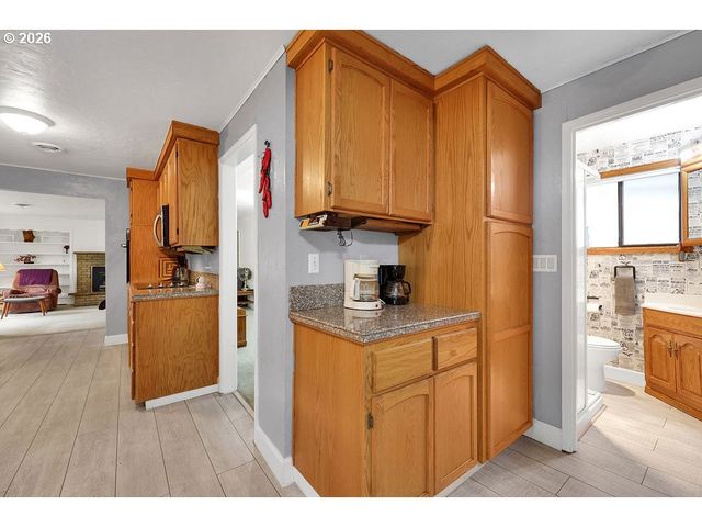 85183 CHEZEM Rd, Eugene, OR 97405