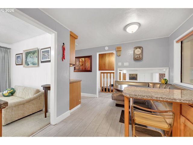 85183 CHEZEM Rd, Eugene, OR 97405