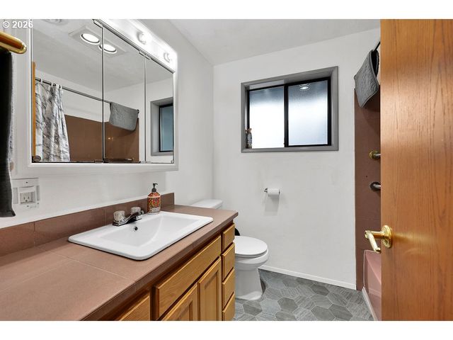 85183 CHEZEM Rd, Eugene, OR 97405