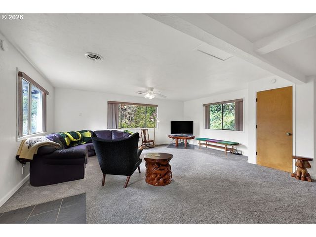 85183 CHEZEM Rd, Eugene, OR 97405