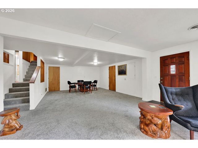 85183 CHEZEM Rd, Eugene, OR 97405