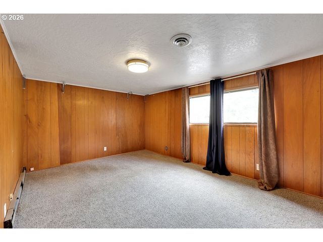 85183 CHEZEM Rd, Eugene, OR 97405