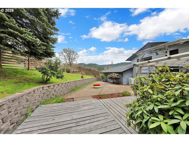 85183 CHEZEM Rd, Eugene, OR 97405