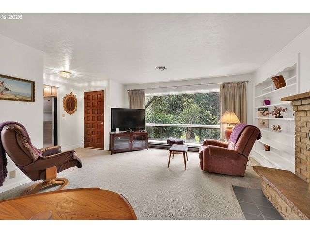 85183 CHEZEM Rd, Eugene, OR 97405