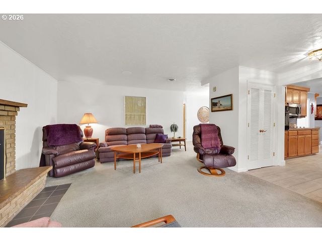 85183 CHEZEM Rd, Eugene, OR 97405