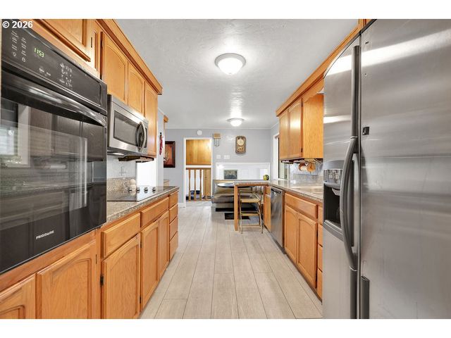 85183 CHEZEM Rd, Eugene, OR 97405