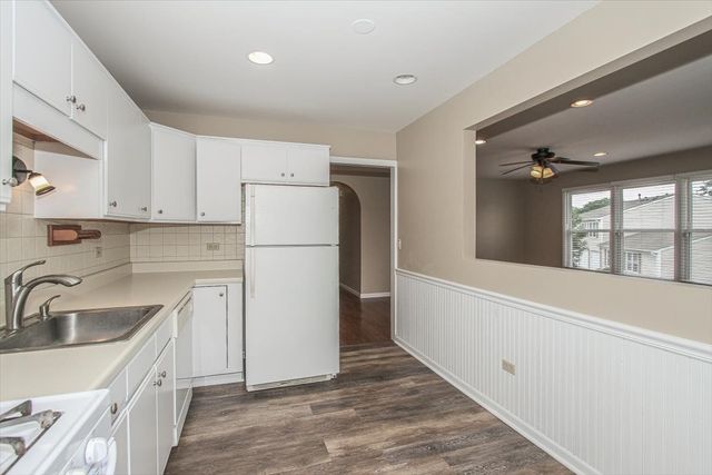 1063 HAMPTON Harbor 1063, Schaumburg, IL 60193