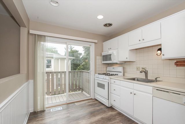 1063 HAMPTON Harbor 1063, Schaumburg, IL 60193