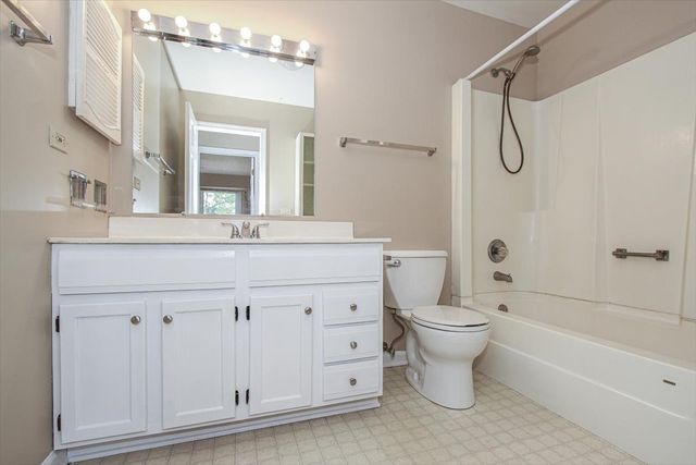 1063 HAMPTON Harbor 1063, Schaumburg, IL 60193