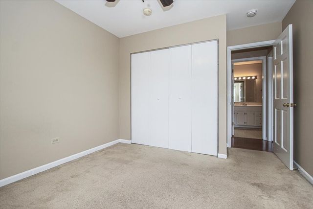1063 HAMPTON Harbor 1063, Schaumburg, IL 60193