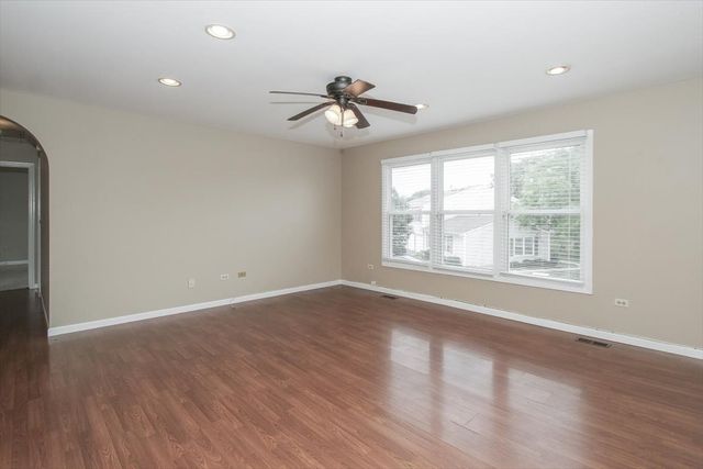 1063 HAMPTON Harbor 1063, Schaumburg, IL 60193