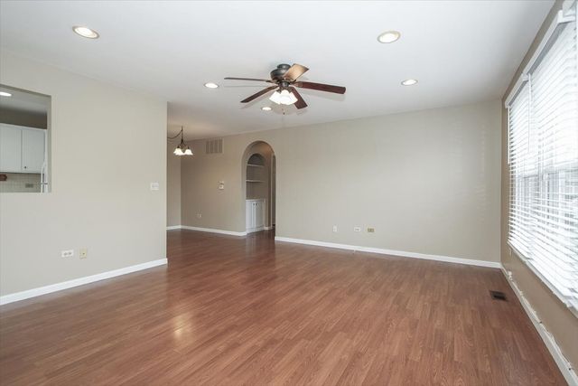 1063 HAMPTON Harbor 1063, Schaumburg, IL 60193