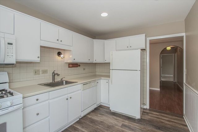 1063 HAMPTON Harbor 1063, Schaumburg, IL 60193
