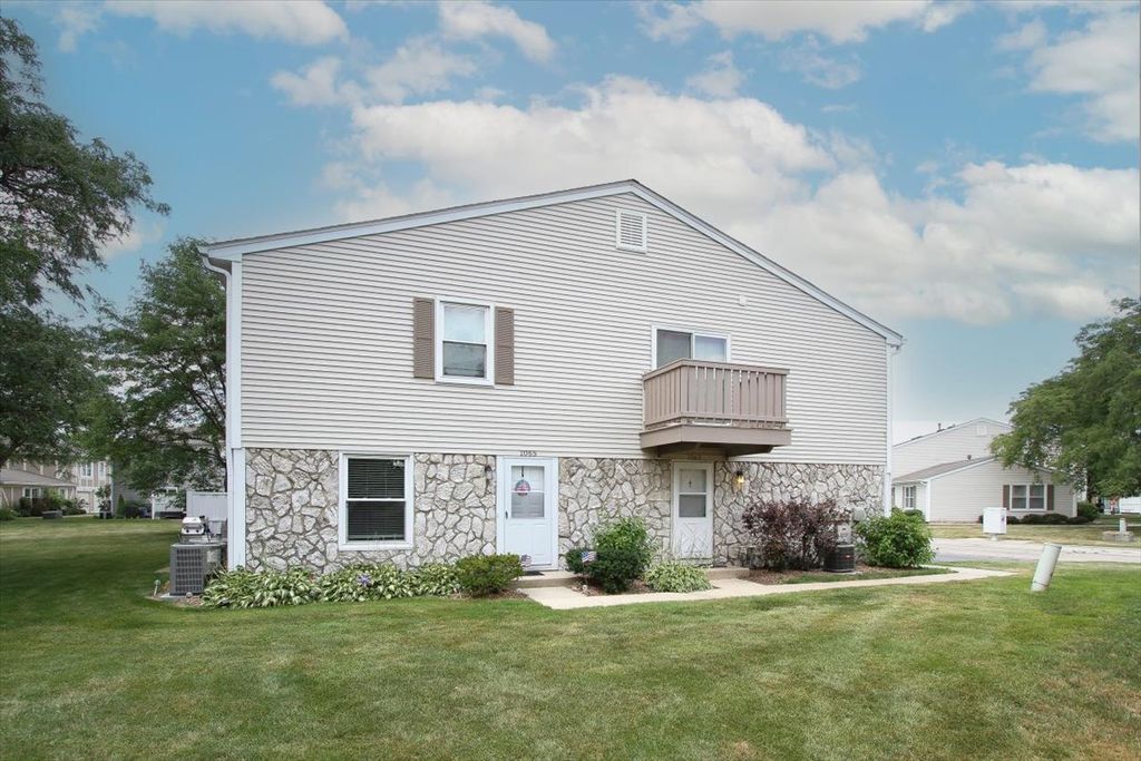 1063 HAMPTON Harbor 1063, Schaumburg, IL 60193