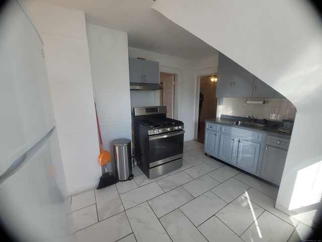 82 Lines Place, Stratford, CT 06615