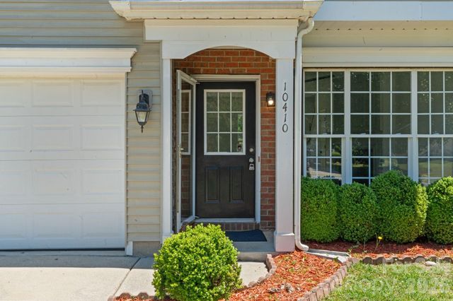 10410 Roundleaf Drive, Charlotte, NC 28213