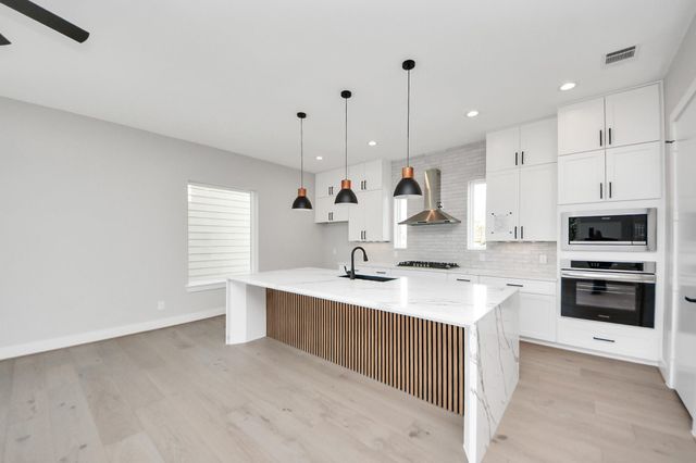 322 E 35 Th Street, Houston, TX 77018