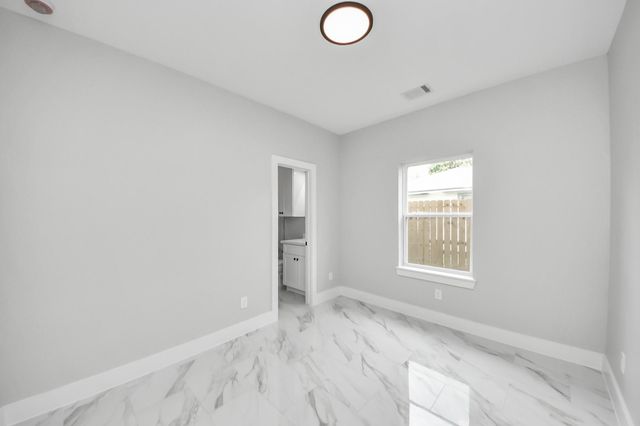 322 E 35 Th Street, Houston, TX 77018