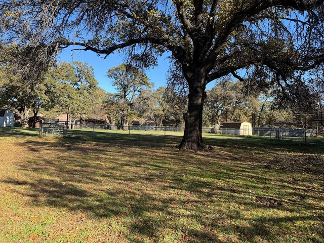 137 Gordon Drive, Azle, TX 76020