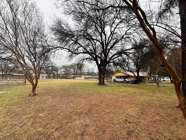 137 Gordon Drive, Azle, TX 76020
