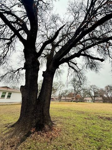 137 Gordon Drive, Azle, TX 76020