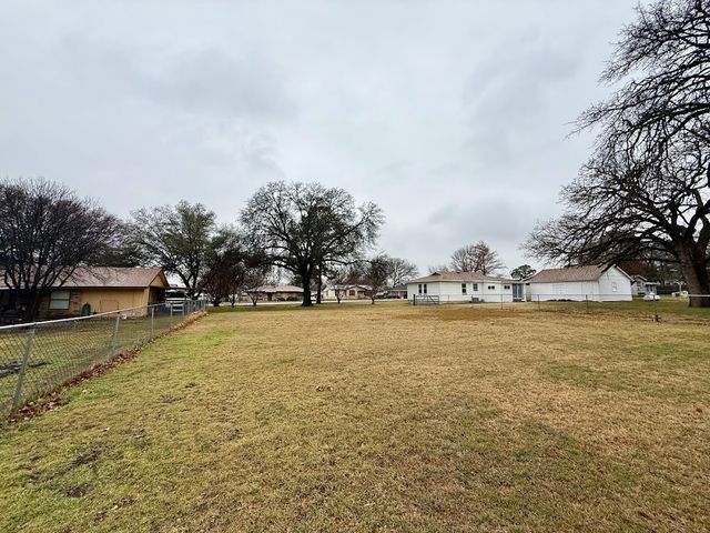 137 Gordon Drive, Azle, TX 76020