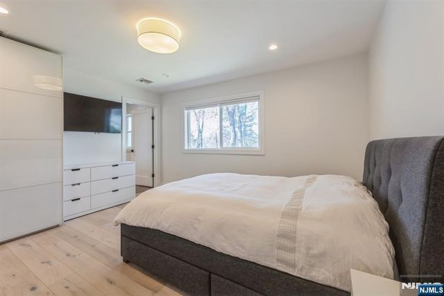 37 New Street, Cresskill, NJ 07626