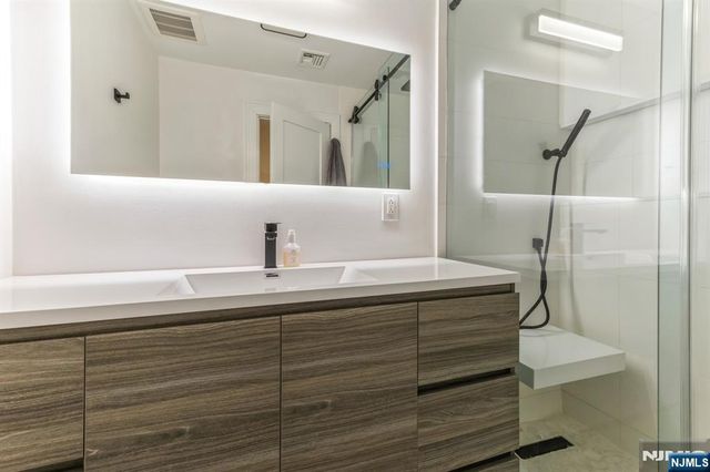 37 New Street, Cresskill, NJ 07626