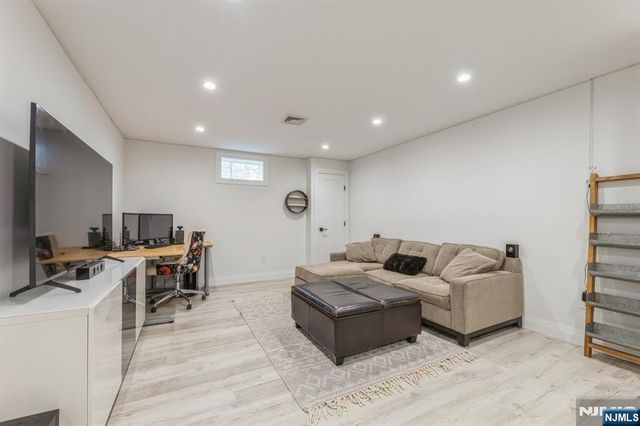 37 New Street, Cresskill, NJ 07626