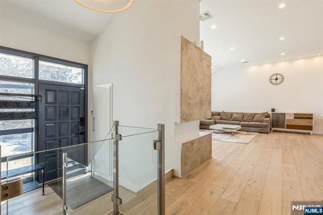 37 New Street, Cresskill, NJ 07626