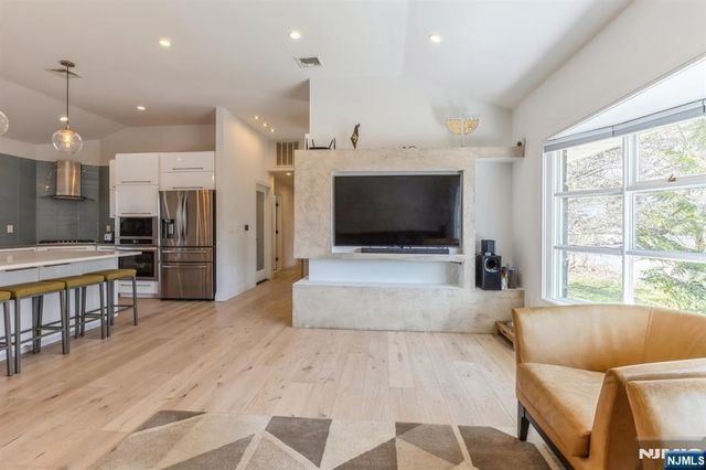 37 New Street, Cresskill, NJ 07626