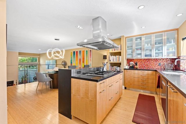 7962 Caminito Del Cid, La Jolla, CA 92037