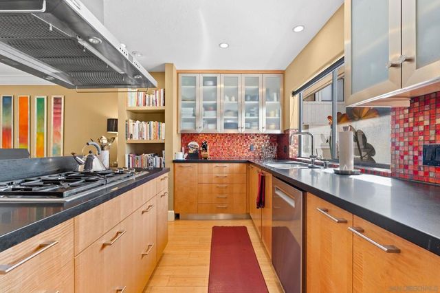 7962 Caminito Del Cid, La Jolla, CA 92037