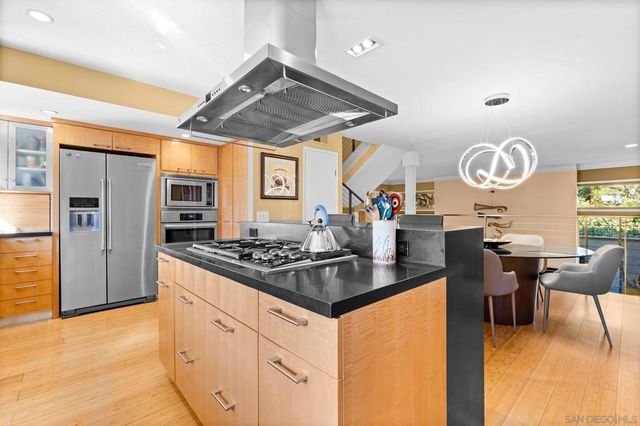 7962 Caminito Del Cid, La Jolla, CA 92037