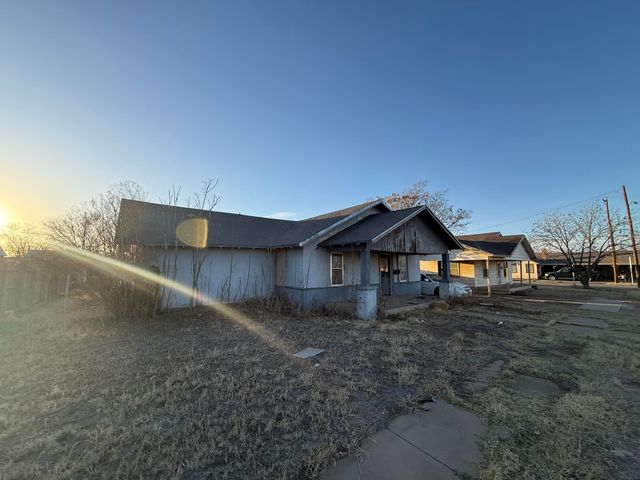 615 S 13th Street, Slaton, TX 79364
